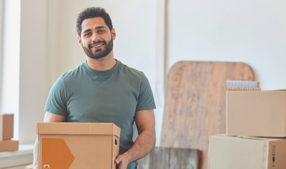 Saif konnte gerade seine erste eigenen Wohnung beziehen