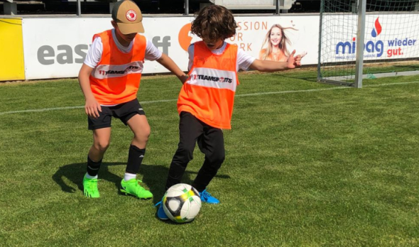 Geflüchtete Kinder beim Fußballcamp vom USV Neulengbach