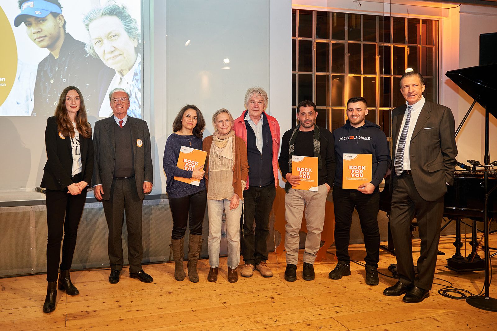 Gewinner, Jury und Vertreter des Flüchtlingsprojekts bei der Verleihung von Bock For You