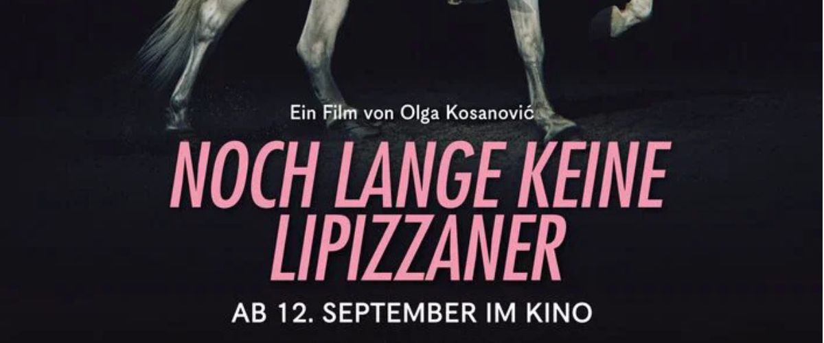 Schwarzer Hintergrund mit Pferdebeinen. Davor der Text "Noch lange keine Lipizzaner"