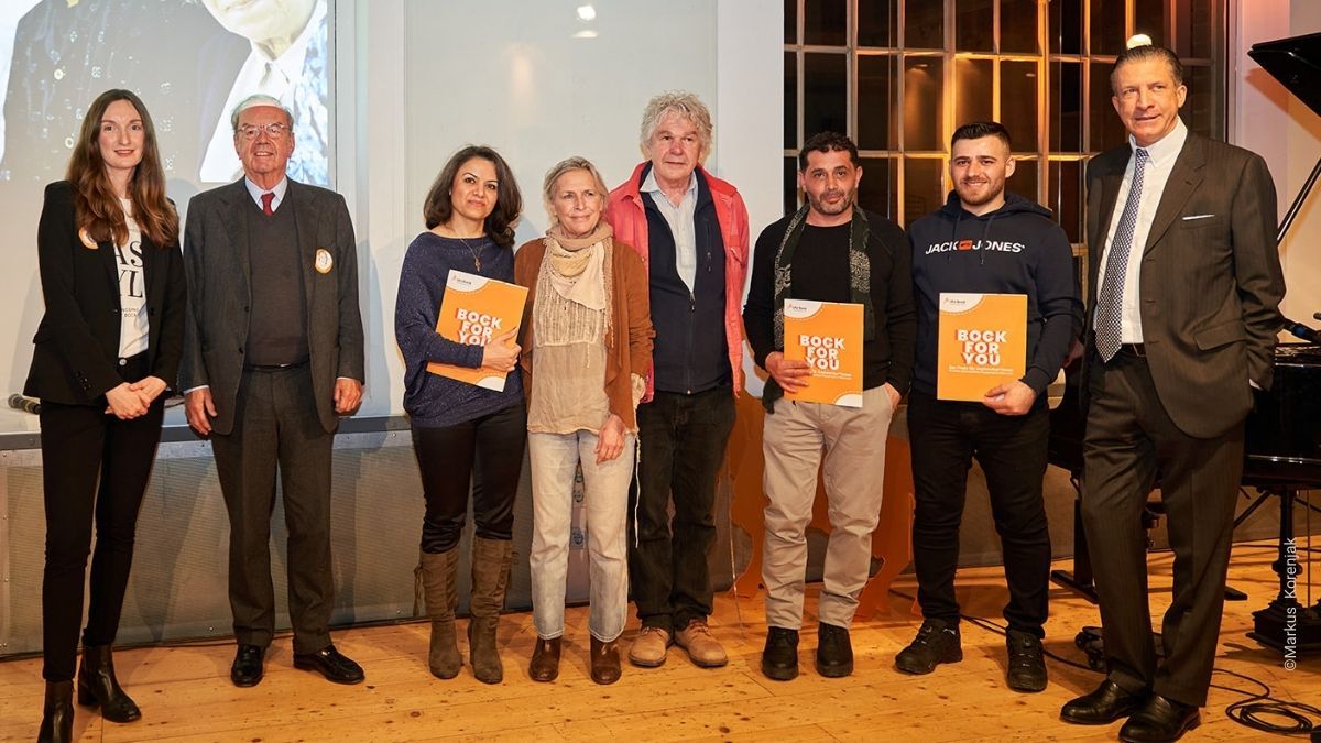 Verleihung Bock For You mit Gewinnern, Juroren und Vertretern vom Flüchtlingsprojekt
