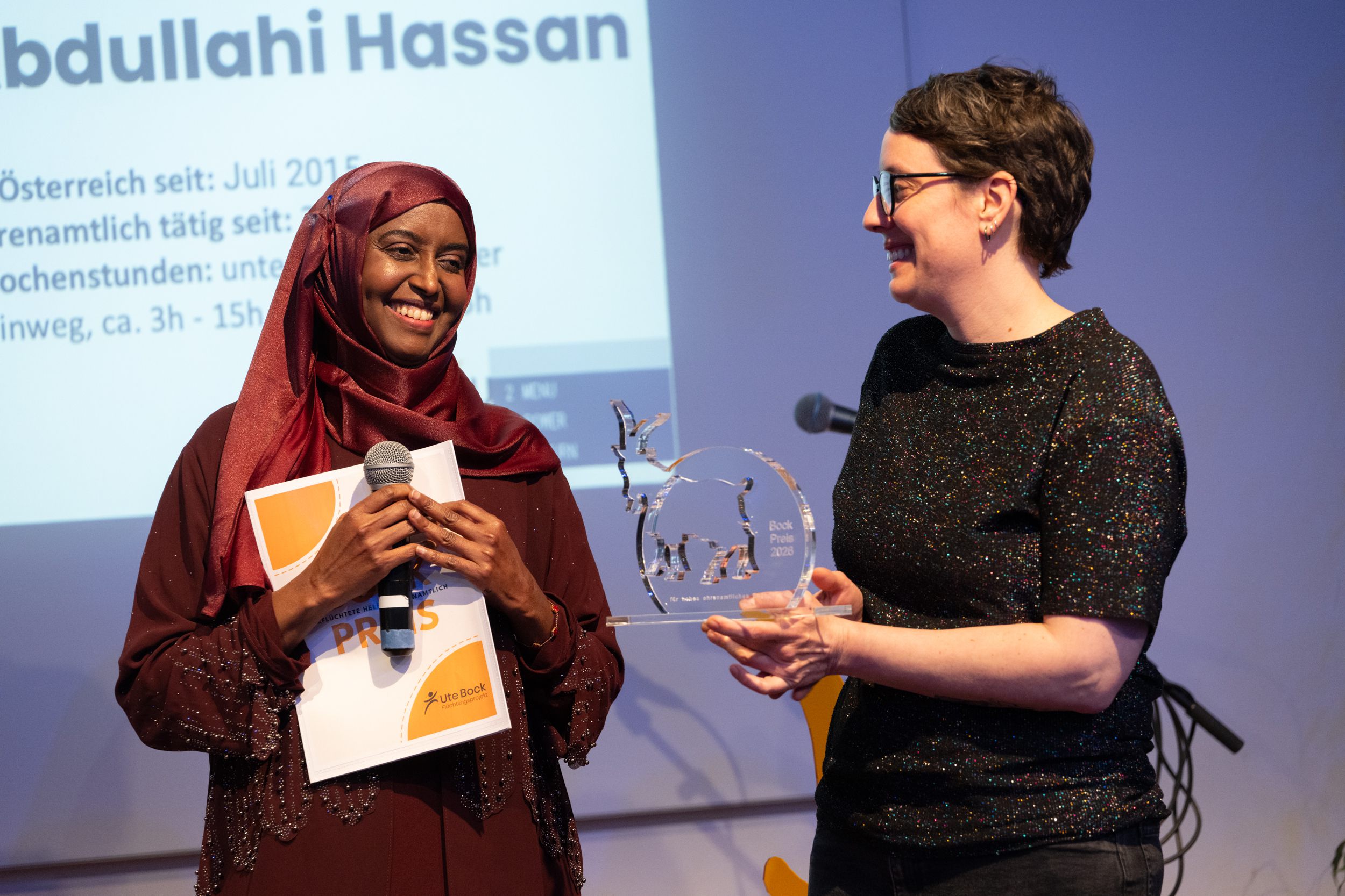 Bock Preis Gewinnerin Hamdi Abdullahi Hassan mit Nominierender Constanze Vorauer