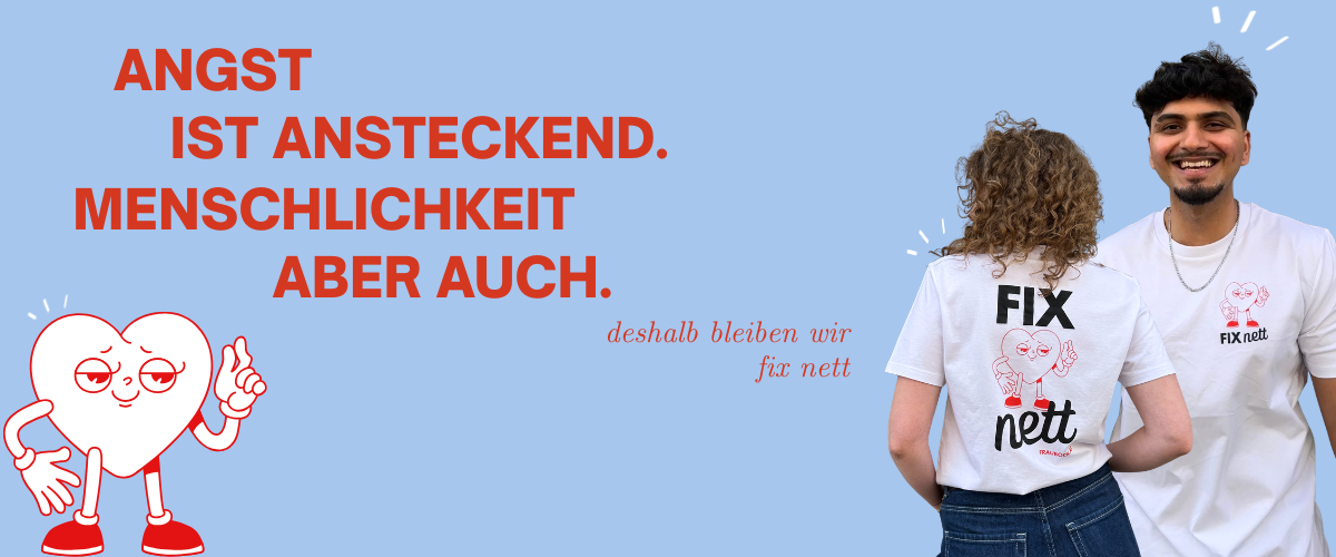 Shirt mit dem Schriftzug FIX NETT und poppiger Herz-Illustration