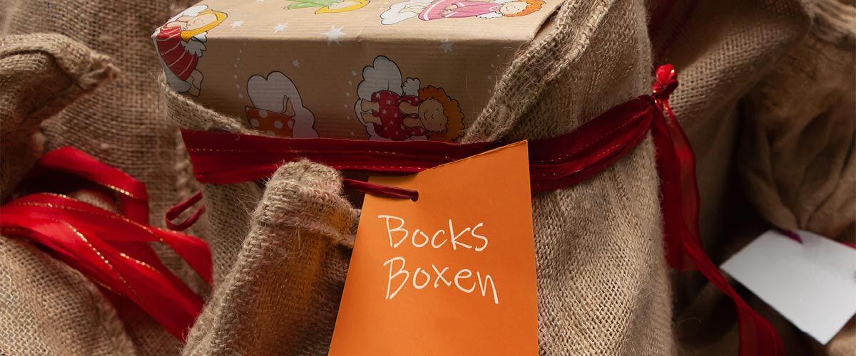 Geschenkesackerl mit Anhänger auf dem steht "Bocks Boxen"