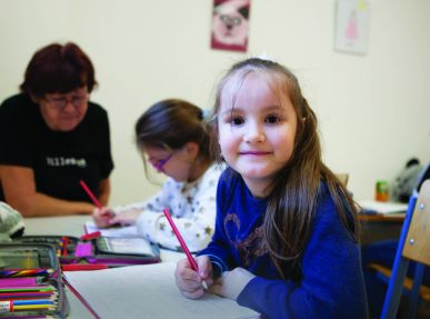 Kinder lernen bei den Büffelböcken